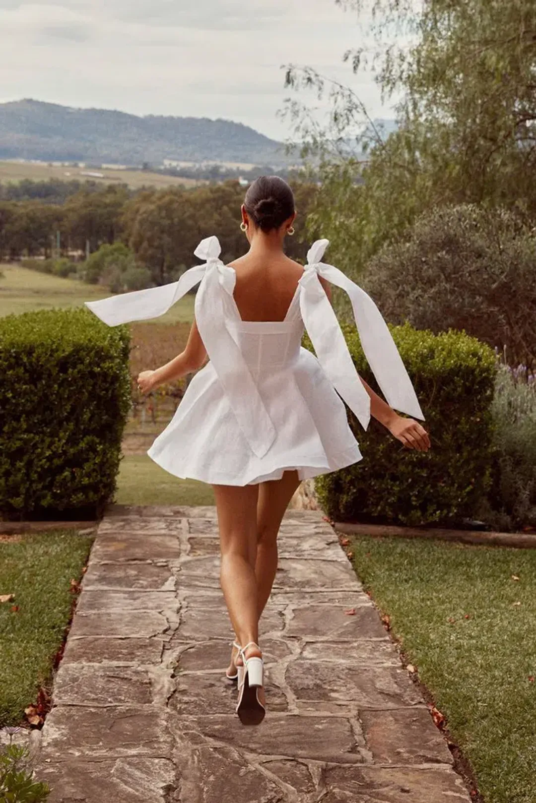 Dissh Aisle Linen Bow Dress White Size 6 for rent on The Volte - main image