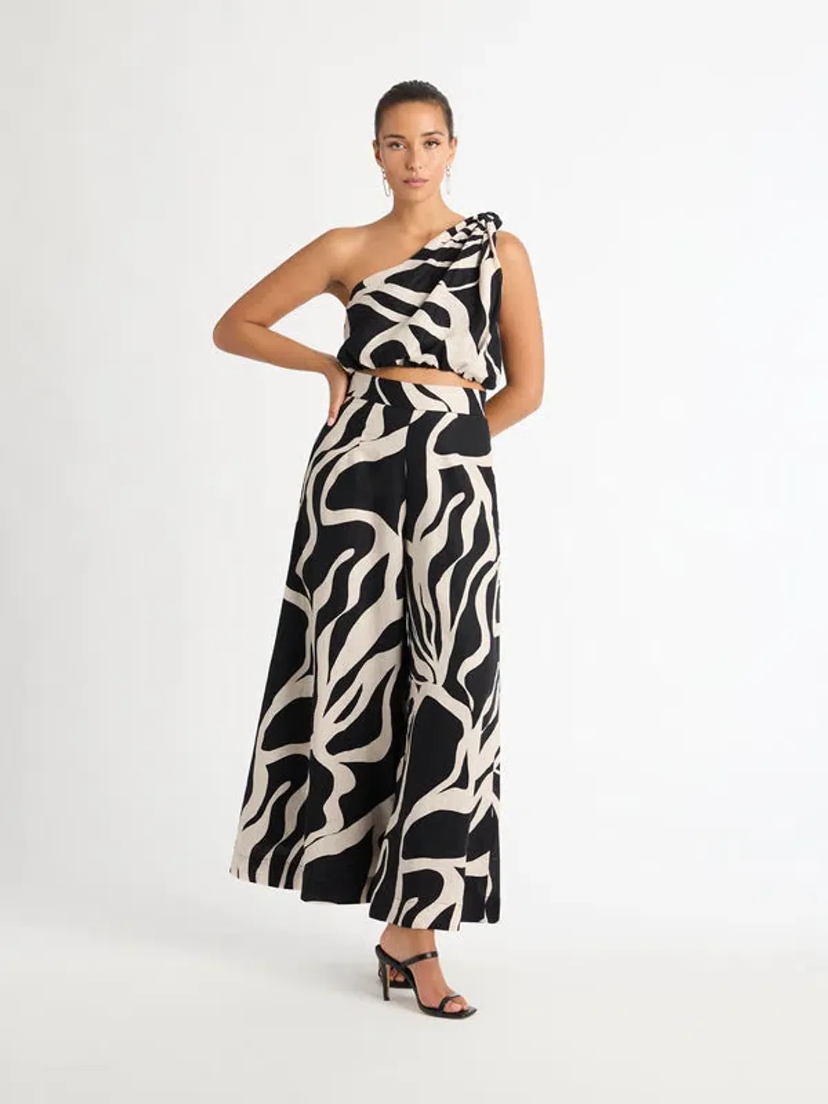 Sheike Zulu Pant Print Size AU 8 for rent on The Volte - main image