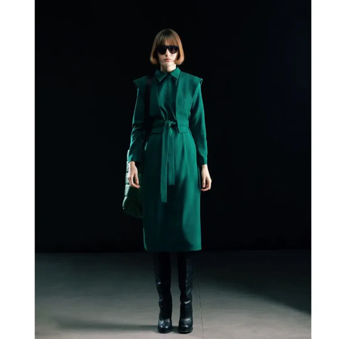 Julia Allert Fashion Fitted Midi Dress Green Size 10 for rent on The Volte - main image