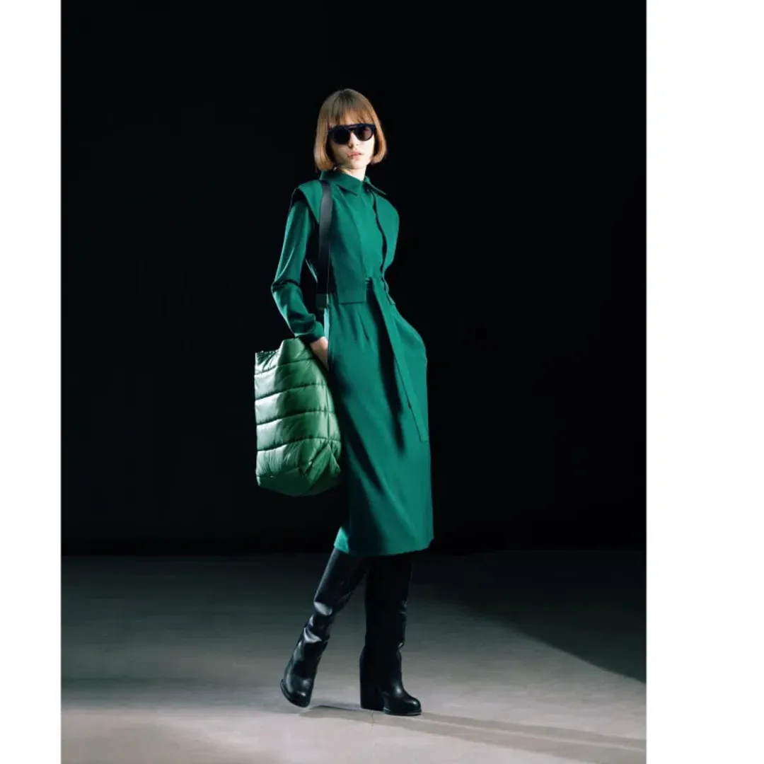 Julia Allert Fashion Fitted Midi Dress Green Size 10 for rent on The Volte - main image