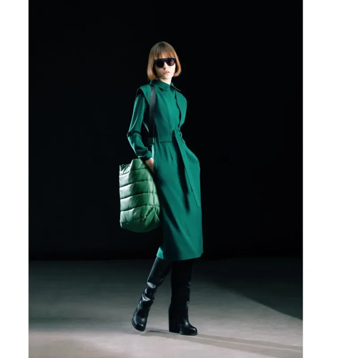 Julia Allert Fashion Fitted Midi Dress Green Size 10 for rent on The Volte - main image