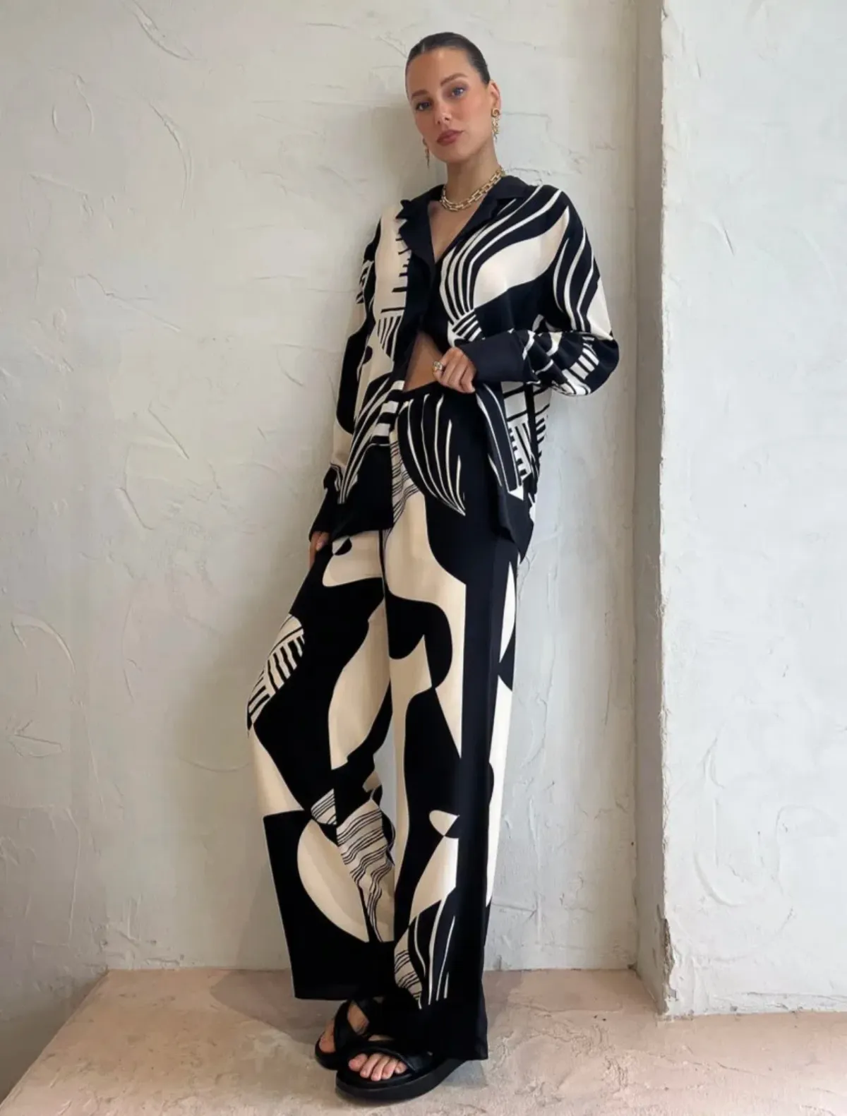 Sir The Label Realisme Long Sleeve Shirt and Pant Set in Papier Print Size 10 for rent on The Volte - main image