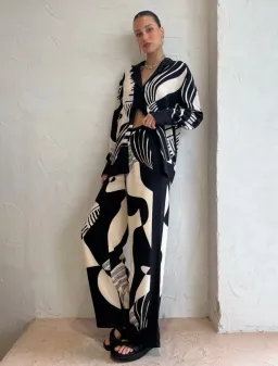 Sir The Label Realisme Long Sleeve Shirt and Pant Set in Papier Print Size 10 for rent on The Volte - image 1