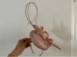 Morgan and Taylor Fascinator for rent on The Volte - image 4